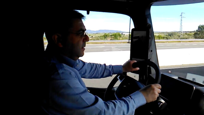 The New Mercedes-Benz Actros goes mirrorless: The mirrorcams