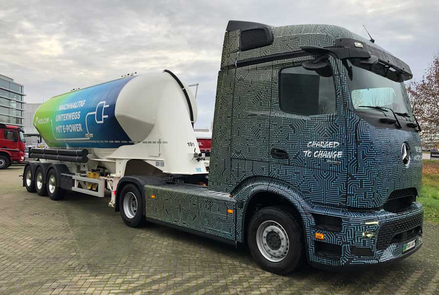 Üç köşeli yıldıza sahip 1.000 akü elektrikli kamyon: Holcim, Mercedes-Benz eActros 600’e güveniyor Mercedes-Benz eActros 600