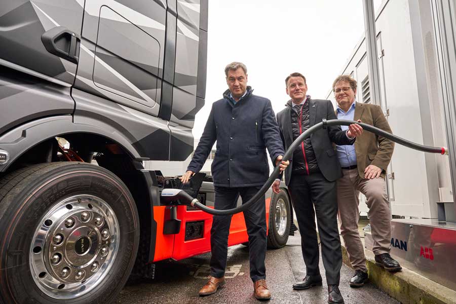 ABB E-mobility and MAN demonstrate megawatt charging on the eTruck for the first time MCS charging station
