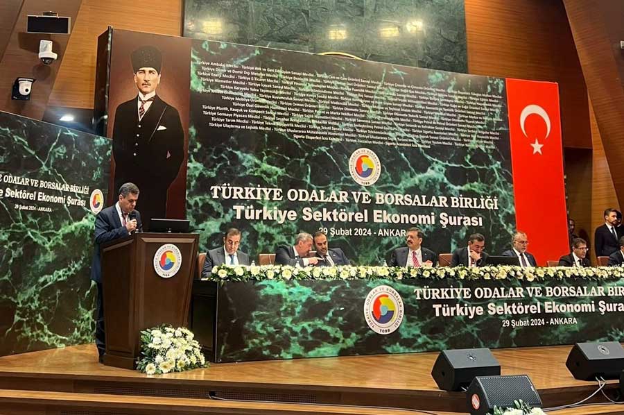 TOBB Türkiye Sektörel Ekonomi Şurası toplandı TOBB Türkiye Ulaştırma ve Lojistik Meclisi Başkanı Şerafettin Aras