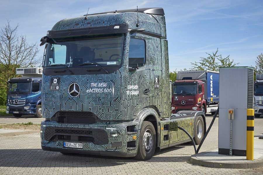 Mercedes-Benz Trucks, 1.000 kilowatt’lık elektrikli şarjla “ses duvarını aşıyor” Mercedes-Benz eActros 600