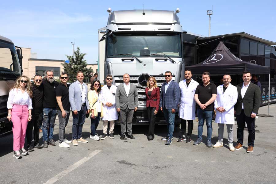 Sağlık Bakım Tırı 3. yılında Mercedes-Benz Türk