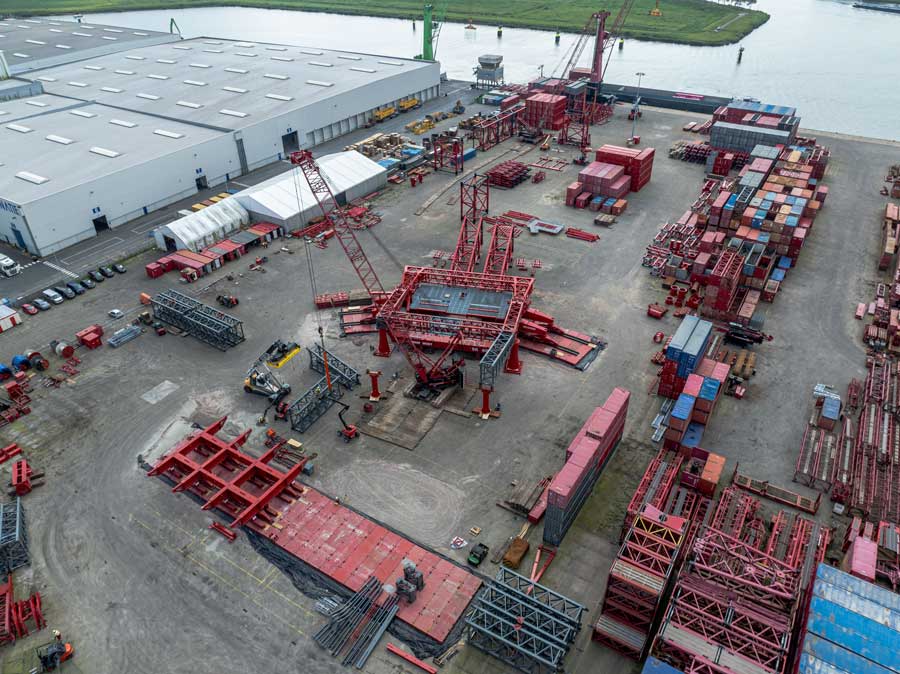 Mammoet begins assembly of world’s biggest land-based crane Mammoet SK6000