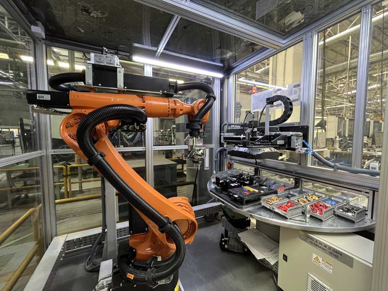 Mercedes-Benz Türk, robotik sistem projeleri ile dijitalleşmeye devam ediyor Mercedes-Benz Türk