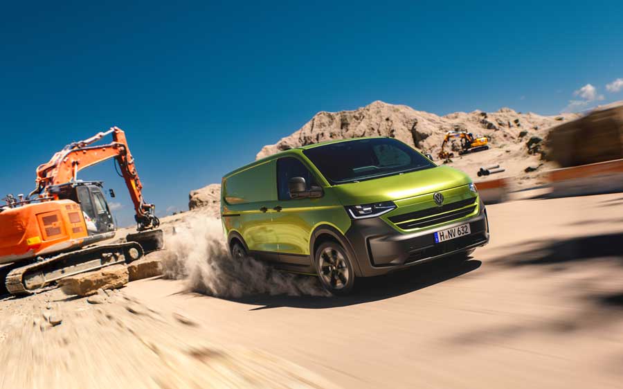 Yeni Transporter ve Caravelle’in ilk fotoğrafları profesyoneller için yenilikçi ve çok yönlü araçları ortaya koyuyor Yeni Transporter