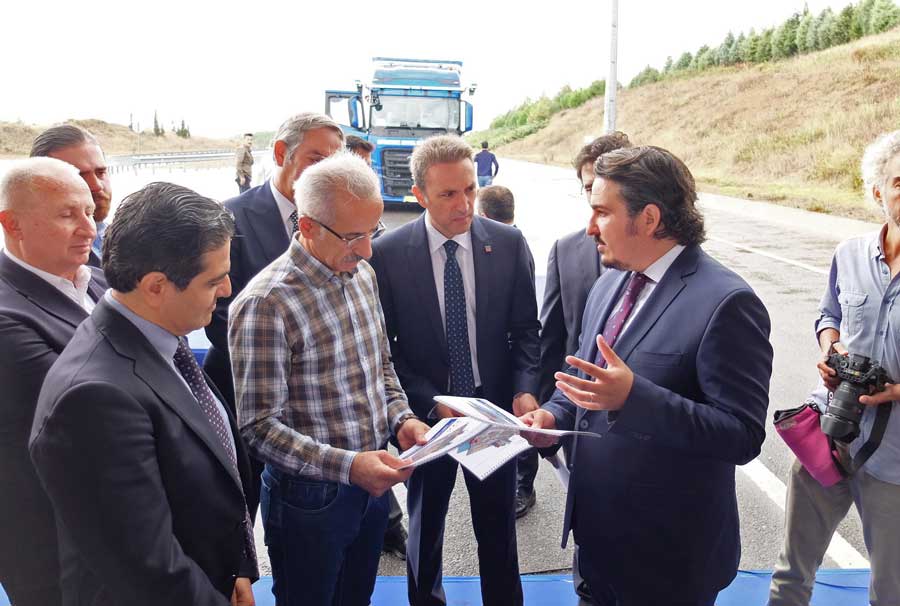 Ford Trucks İş Alanı Lideri Emrah Duman ve Ford Trucks Otonom Sürüş ve Sürücü Destek Sistemleri Lideri Berzah Ozan
