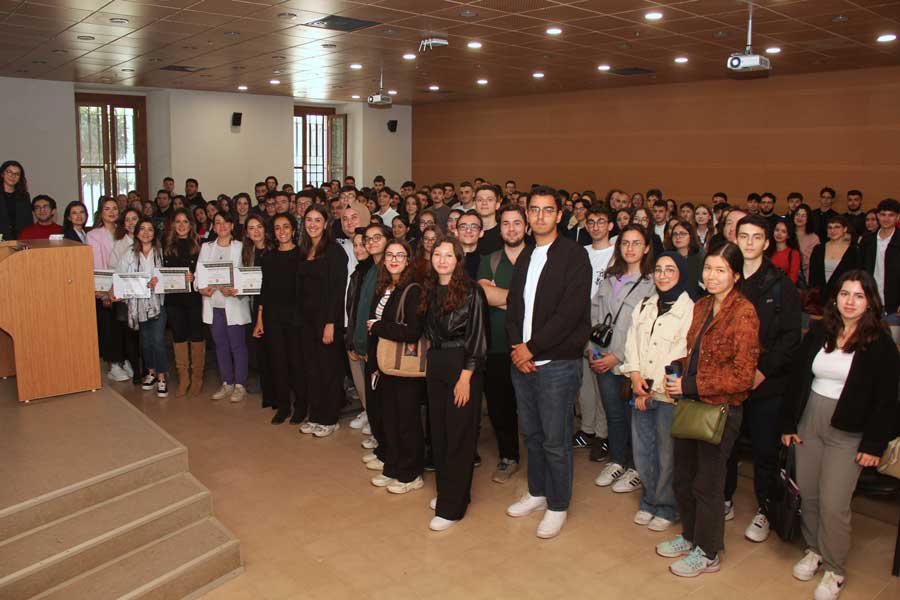 UND Kadın Çalışma Grubu, İstanbul Üniversitesi Ulaştırma ve Lojistik Fakültesi öğrencileriyle bir araya geldi UND