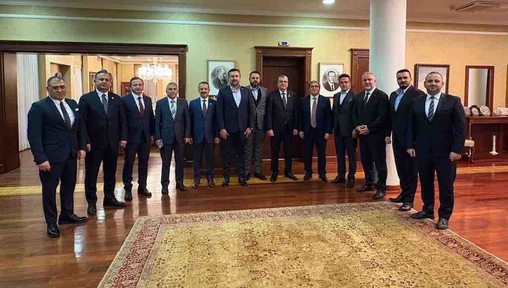 und-askabat-buyukelcisi-sayin-ahmet-demirok-ve-ulastirma-ve-altyapi-bakanligi-bakan-yardimcisi-sayin-durmus-unuvar-ile-bir-araya-geldi UND