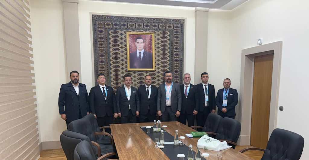 und-turkmenistan-ulastirma-bakanliginin-ikinci-ismi-guwancmyrat-akm-mmedow-ve-turkmenistan-uluslararasi-liman-idaresi-temsilcilileri-ile-gorustu-4 UND