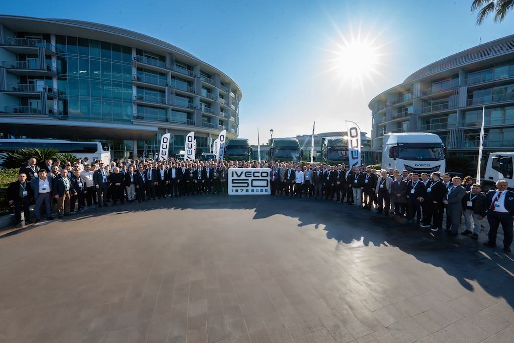 IVECO, “Tek Ekip, Tek Vizyon, Tek Odak” mottosuyla 50. yılına bayileriyle “Merhaba” dedi IVECO Türkiye