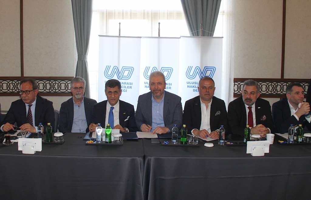 Zebra Elektronik ve UND’den lojistik sektörü için elektrikli dönüşüm hamlesi Uluslararası Nakliyeciler Derneği (UND) ve Zebra Elektronik