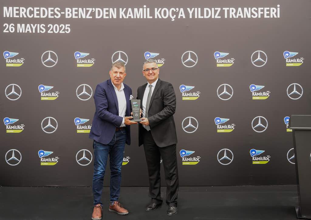 Kamil Koç’a 20 adet Mercedes-Benz Tourismo 16 2+1 Mercedes-Benz Türk Otobüs Pazarlama ve Satış Direktörü Osman Nuri Aksoy ve Kâmil Koç Otobüsleri A.Ş. Genel Müdürü Çağatay Kepek