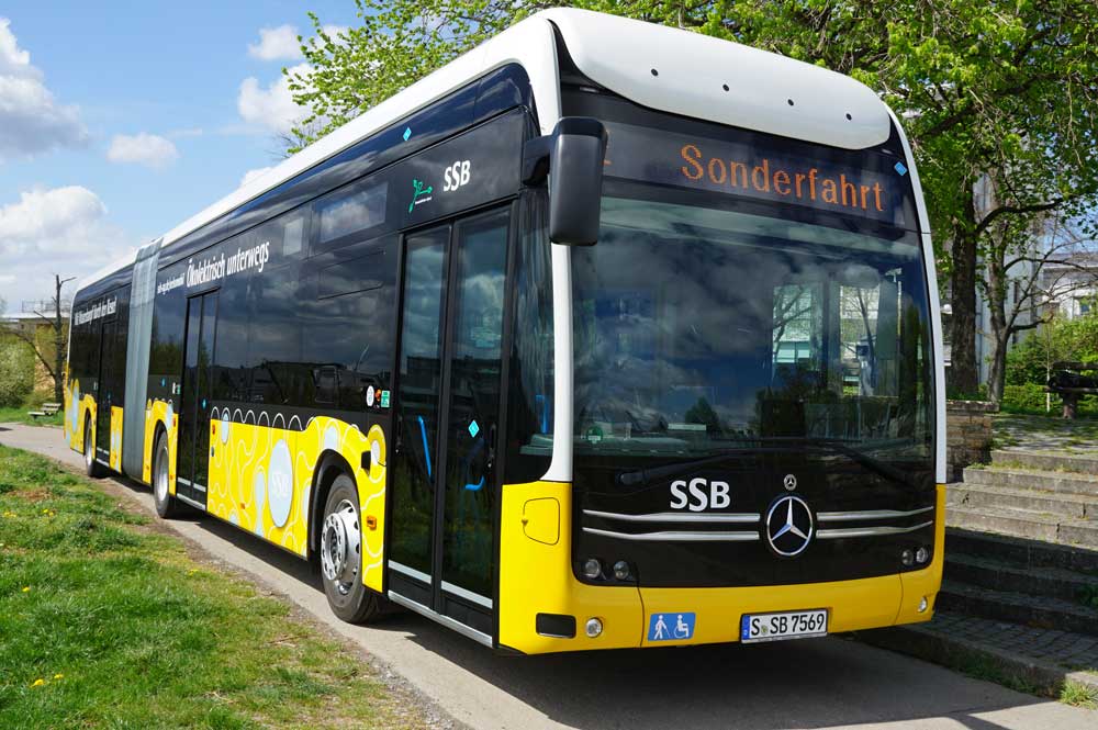 Stuttgart şehrinin toplu taşıma ağı için yeni H2 tahrik moduna sahip on adet eCitaro G yakıt hücreli araç Mercedes-Benz eCitaro G