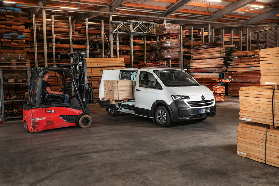 Transporter range expanded: new dropside with double cab and two new panel vans Volkswagen Transporter panel van