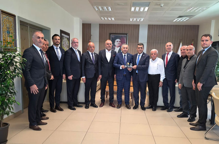 und-baskani-serafettin-aras-ve-yonetim-kurulu-ndan-yeni-atanan-trakya-gumruk-ve-dis-ticaret-bolge-muduru-ali-topcu-ya-ziyaret-4 UND
