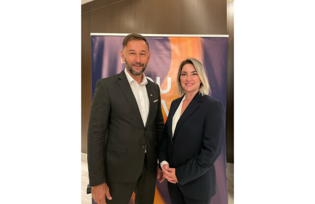DKV Mobility Doğu Avrupa Bölge Müdürü Ondrej Pavlik ve DKV Mobility Türkiye Genel Müdürü Deniz Çokcoş Sezer