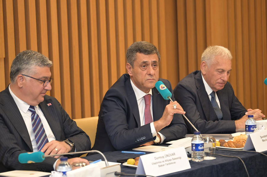 Meclis Başkanı ve UND Başkanı Şerafettin Aras