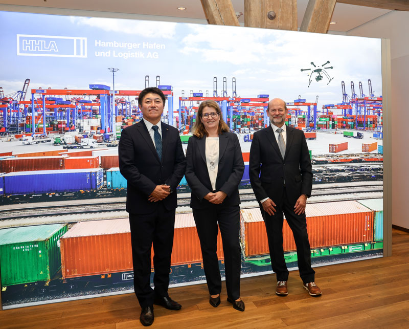 Daimler Truck, HHLA and Kawasaki Heavy Industries