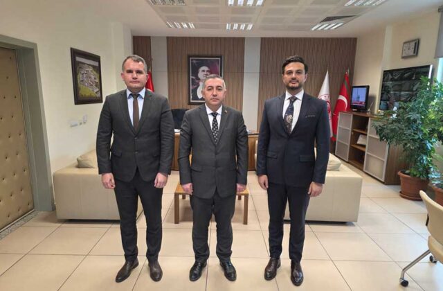 und-bulgaristan-sinir-gecislerini-sahada-masaya-yatirdi-12 UND