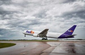 FedEx, Türkiye üzerinden Asya Pasifik ile ABD arasında başlattığı haftada beş yeni uçuşla daha hızlı gümrükleme imkânı sunuyor FedEx