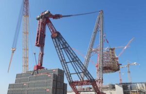 Building Zayed National Museum with one of the world’s largest land-based cranes Mammoet SK crane