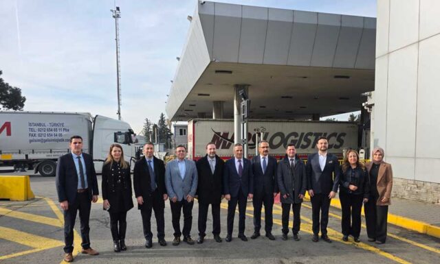 und-ve-gumrukler-genel-mudurlugu-erenkoy-gumruk-mudurlugunde-ve-pendik-ro-ro-limaninda-sureclerinin-sadelestirilmesi-ve-kesintisi-devami-icin-sahada-calismalarini-surdurdu-4 UND