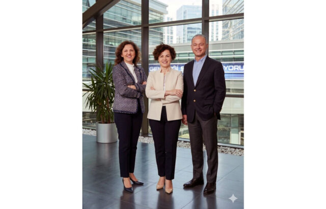 Ford Otosan Mali İşler Lideri (CFO) Gül Ertuğ, Koçfinans Genel Müdürü Yeşim Pınar Kitapçı ve Ford Otosan Genel Müdürü Güven Özyurt
