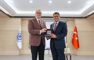 UND Başkanı Şerafettin Aras, Fark Yaratanlar Akademisi’nde üniversite öğrencileri ile bir araya geldi UND
