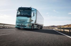 Volvo, 700 km’ye kadar menzile sahip yeni elektrikli kamyonlarını piyasaya sürüyor Volvo FH Aero Electric