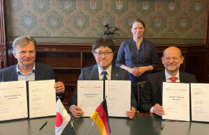 Daimler Truck, MB Energy ve Kawasaki Heavy Industries, Hamburg üzerinden Avrupa’ya sıvılaştırılmış hidrojen tedarik zinciri geliştirmek için bir anlaşma imzaladı Daimler Truck, MB Energy ve Kawasaki Heavy Industries, Ltd.
