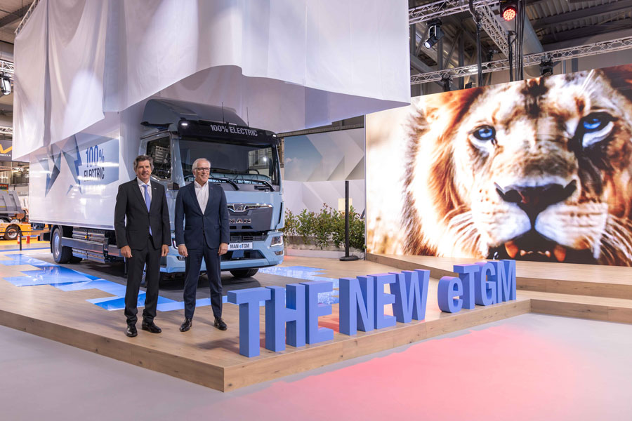 MAN Truck & Bus Satış ve Müşteri Çözümleri İcra Kurulu Üyesi Friedrich Baumann ve MAN Truck & Bus Italia Genel Müdürü Marc Martinez
