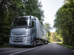 Volvo Trucks, CO2 yayımlarını azaltmak ve karbonsuzlaştırmayı hızlandırmak için yeni güç aktarma sistemlerinden oluşan bir ürün yelpazesinin küresel sunumunu duyurdu Volvo Trucks