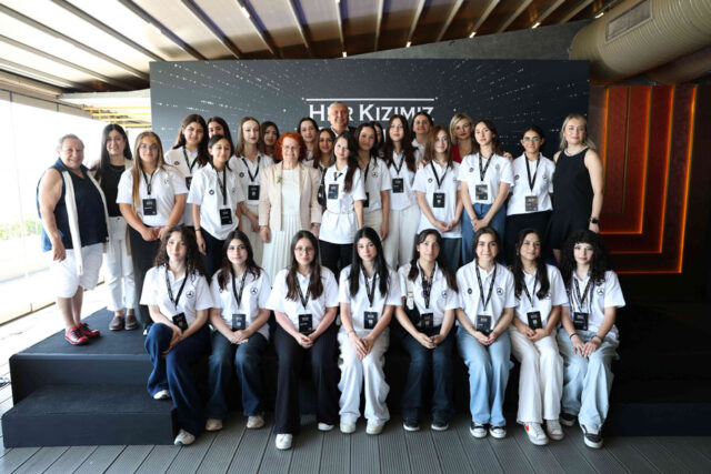 Her_Kizimiz_Bir_Yildiz_02 Her Kızımız Bir Yıldız