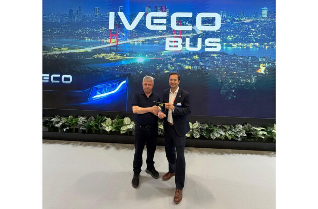 IVECO BUS AMEA Otobüs Ticari Operasyonlarscha Kaehne ve FSM Demirbaş Otomotiv Yönetim Kurulu Başkanı Mustafa Demirbaş 