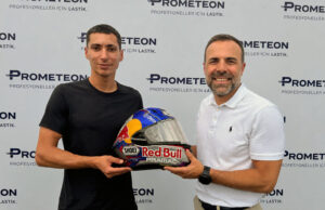 Prometeon, Dünya Şampiyonu Motosikletçi Toprak Razgatlıoğlu ile işbirliğini yeniledi Milli sporcu Toprak Razgatlıoğlu ve Prometeon Geniş Avrupa Bölge CEO’su Gökçe Şenocak