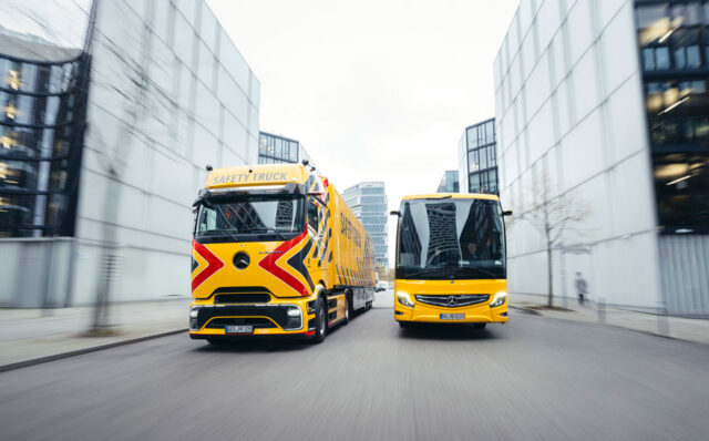 25DT282_005 Mercedes-Benz Trucks ve Daimler Buses