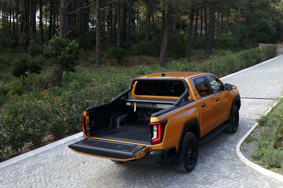 Yeni Toyota Hilux