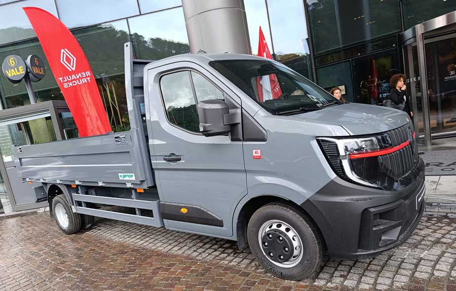 Renault Trucks Master Red Edition