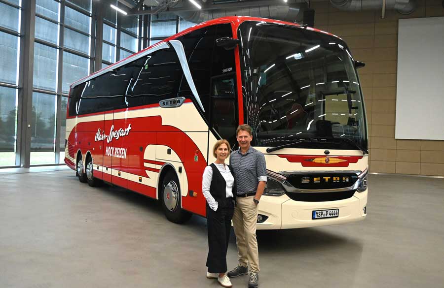Kerstin and Franz Hock in front of their new Setra TopClass S 516 HDH.