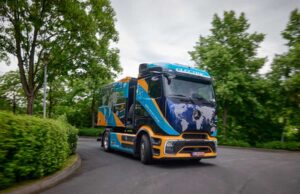 From Hanover around the world: Elektrotrucker Tobias Wagner started global eActros 600 expedition Mercedes-Benz eActros 600