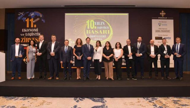 und-kadin-tir-surucu-akademisi-ne-yilin-lojistikte-basari-odulleri-nde-anlamli-odul-21401-1 UND Kadın Tır Sürücü Akademisi