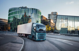 Volvo, 700 km’ye kadar menzile sahip elektrikli kamyonların seri üretimine başladı Volvo FH Aero Electric