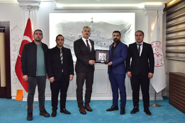 und-den-agri-valisi-dr-onder-bozkurt-a-hayirli-olsun-ziyareti-21564 UND