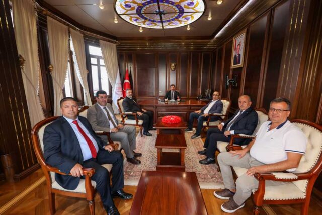 und-heyeti-hatay-valisi-mustafa-masatli-ile-bolgedeki-tasimacilik-sureclerini-degerlendirdi-21520 UND