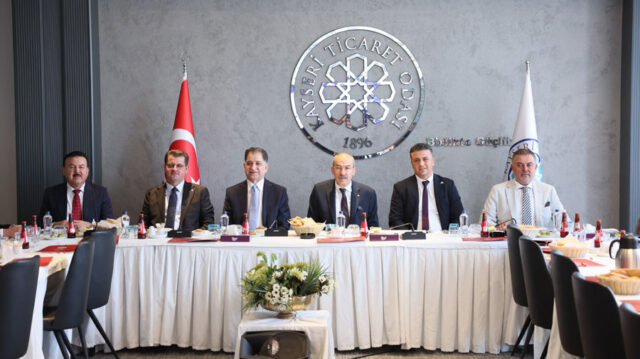 und-ikinci-baskani-ergun-bilen-in-katilimiyla-kayseri-de-irak-ile-is-birligi-firsatlari-degerlendirildi-21574-3 UND