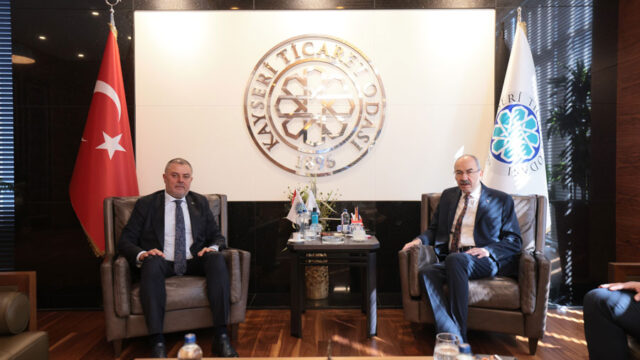 yeniden-secilen-kto-baskani-omer-gulsoy-a-und-ikinci-baskani-ergun-bilen-tarafindan-ziyaret-macaristan-kota-sorunu-sinir-beklemeleri-ve-vize-krizi-gundemde-21590-1 UND